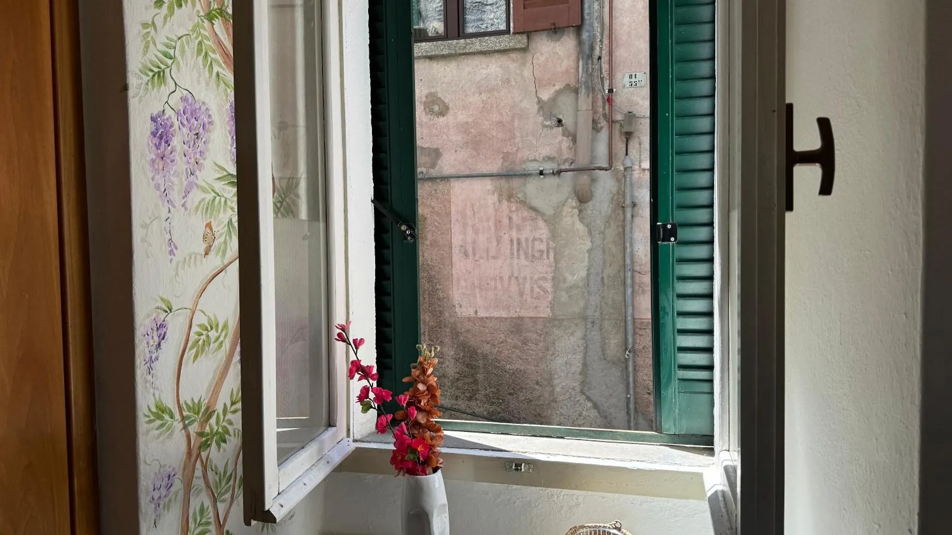 Apartment Ferienwohnung Wisteria Dreams Argegno Italien